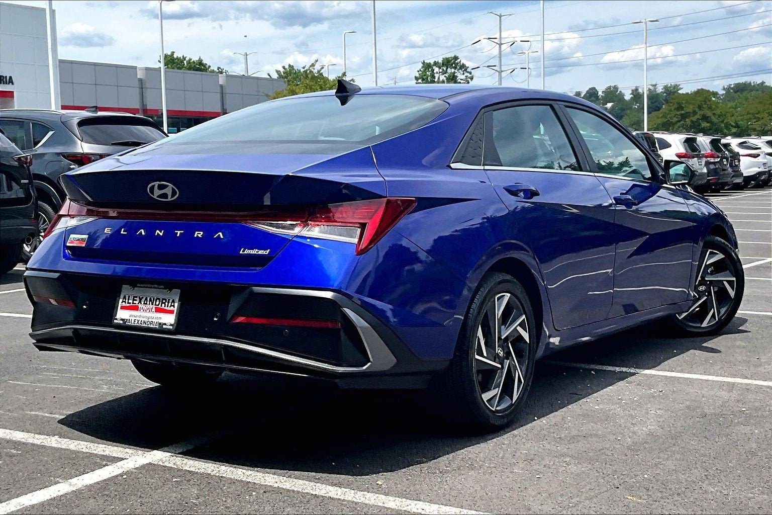 Used 2024 Hyundai Elantra Limited FWD image 12