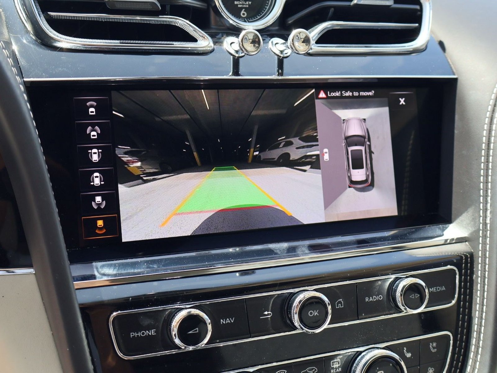 Certified 2023 Bentley Bentayga AWD/4WD image 17