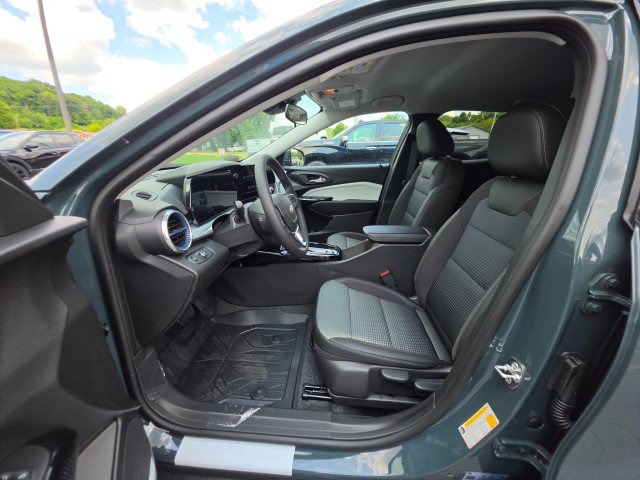 New 2026 Chevrolet Trax LT w/ Driver Confidence Package FWD image 24