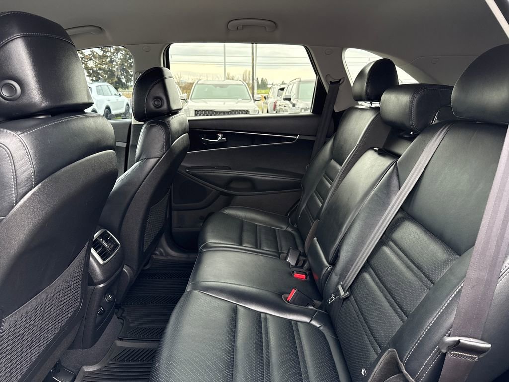 Used 2017 Kia Sorento LX w/ LX Convenience Package image 18