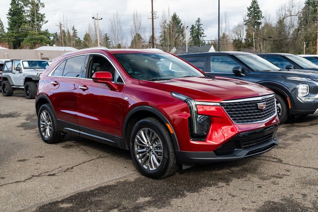Used 2023 Cadillac XT4 Premium Luxury image 1