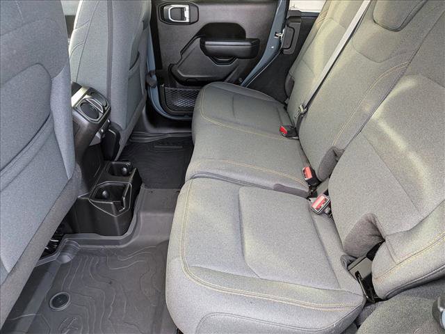 Used 2024 Jeep Wrangler Willys AWD/4WD image 17