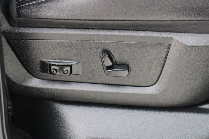 Used 2018 RAM 1500 Laramie image 23