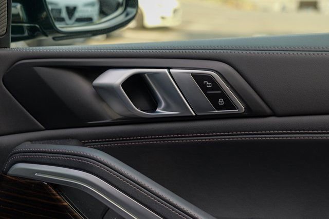 Used 2024 BMW X6 xDrive40i w/ Premium Package image 34