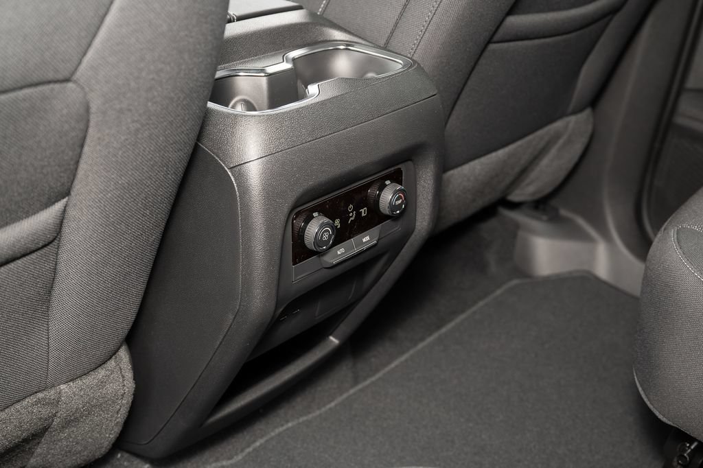New 2026 Chevrolet Traverse LT FWD image 32