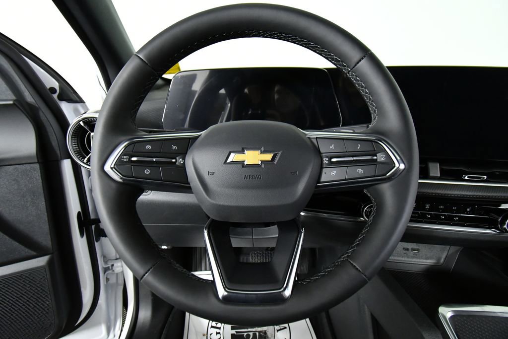 New 2026 Chevrolet Equinox LT image 2