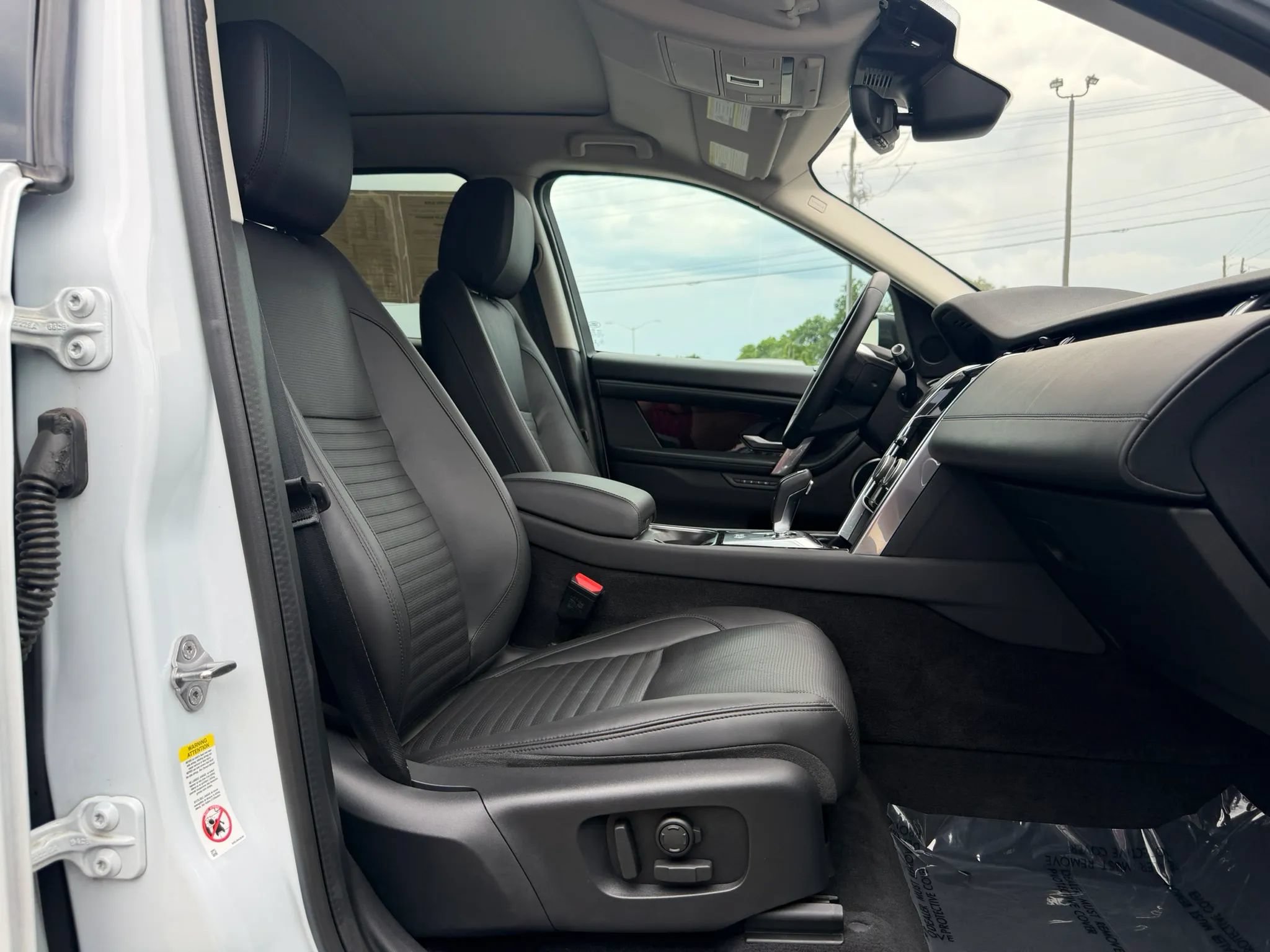 Used 2020 Land Rover Discovery Sport SE AWD/4WD image 54