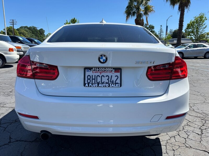 Used 2014 BMW 320i Sedan RWD image 5