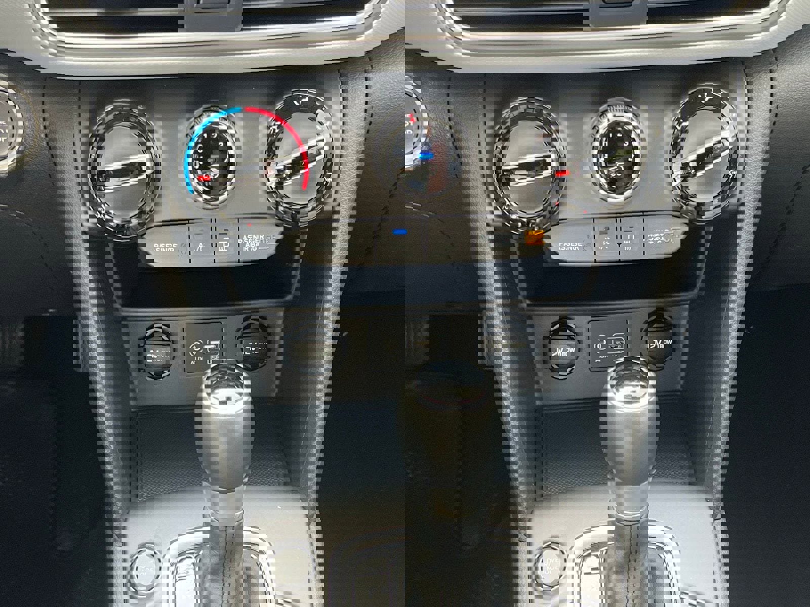 Used 2018 Hyundai Kona SEL w/ SEL Tech Package 02 FWD image 32