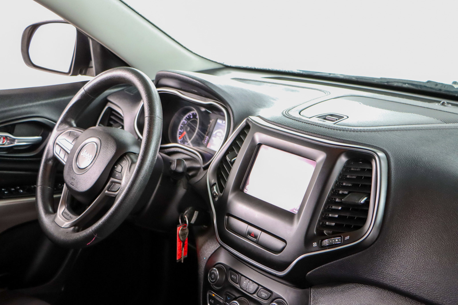 Used 2019 Jeep Cherokee Latitude w/ Popular Appearance Group image 25