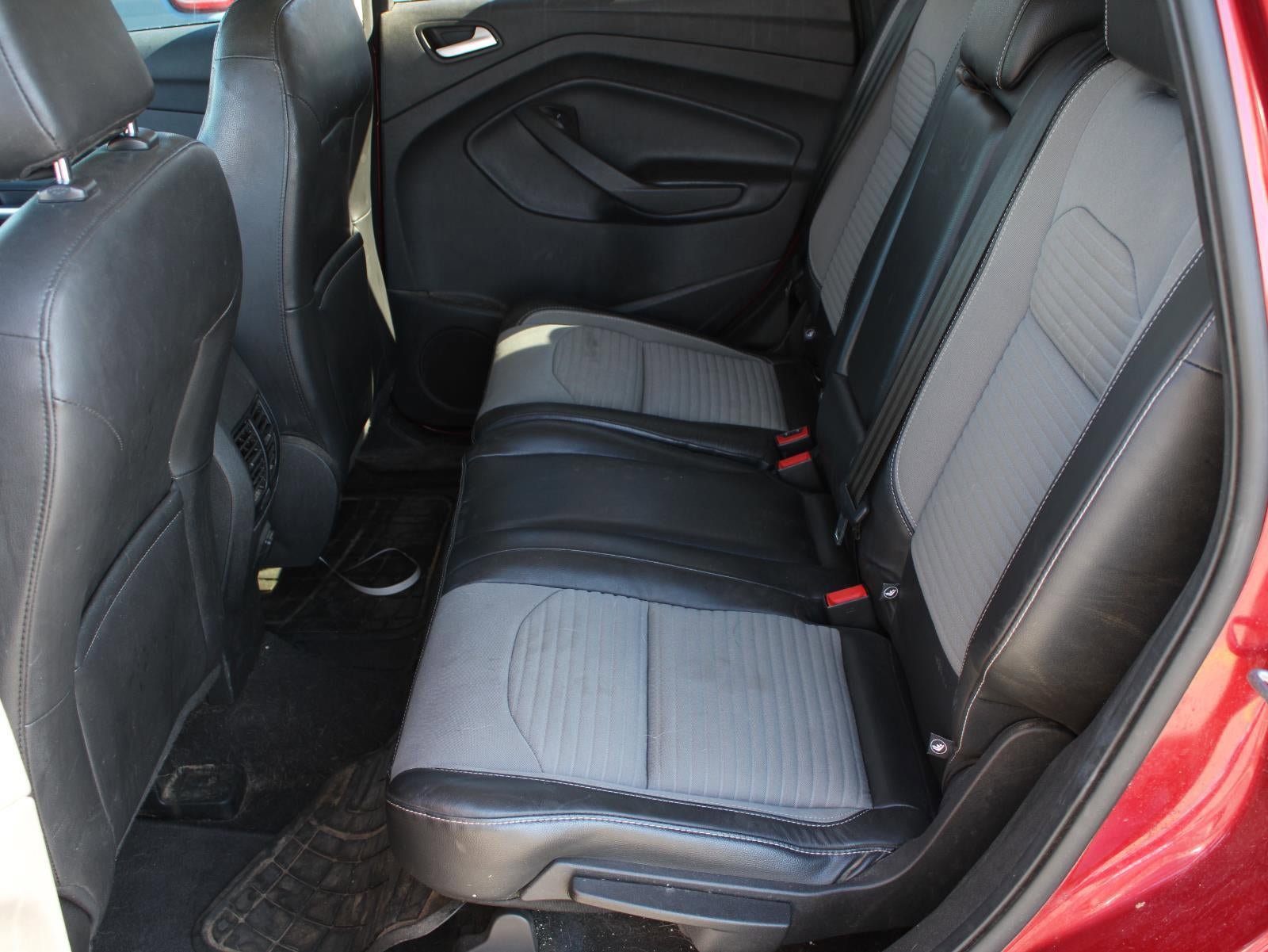 Used 2018 Ford Escape SE w/ SE Sport Appearance Package AWD/4WD image 16