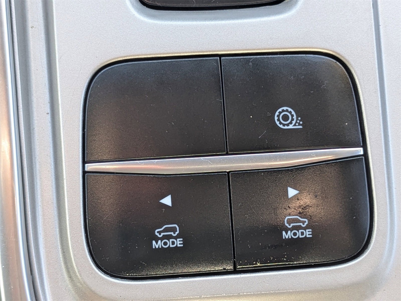 Used 2022 Ford Explorer XLT w/ Equipment Group 202A image 26