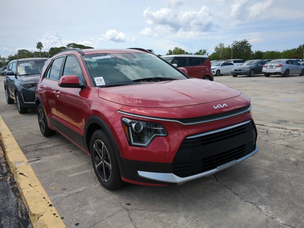 Certified 2025 Kia Niro LX FWD image 2