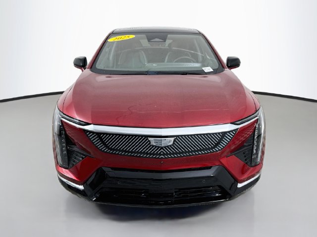 Used 2025 Cadillac Optiq Luxury 1 AWD/4WD image 2