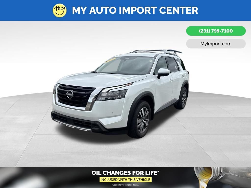Used 2025 Nissan Pathfinder SL AWD/4WD image 3
