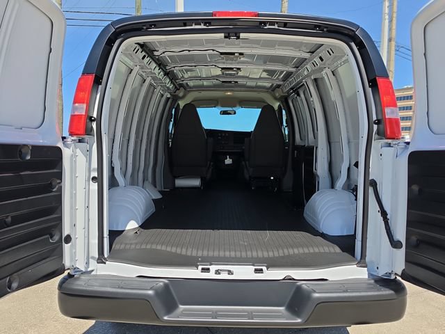New 2026 Chevrolet Express 3500 RWD image 7