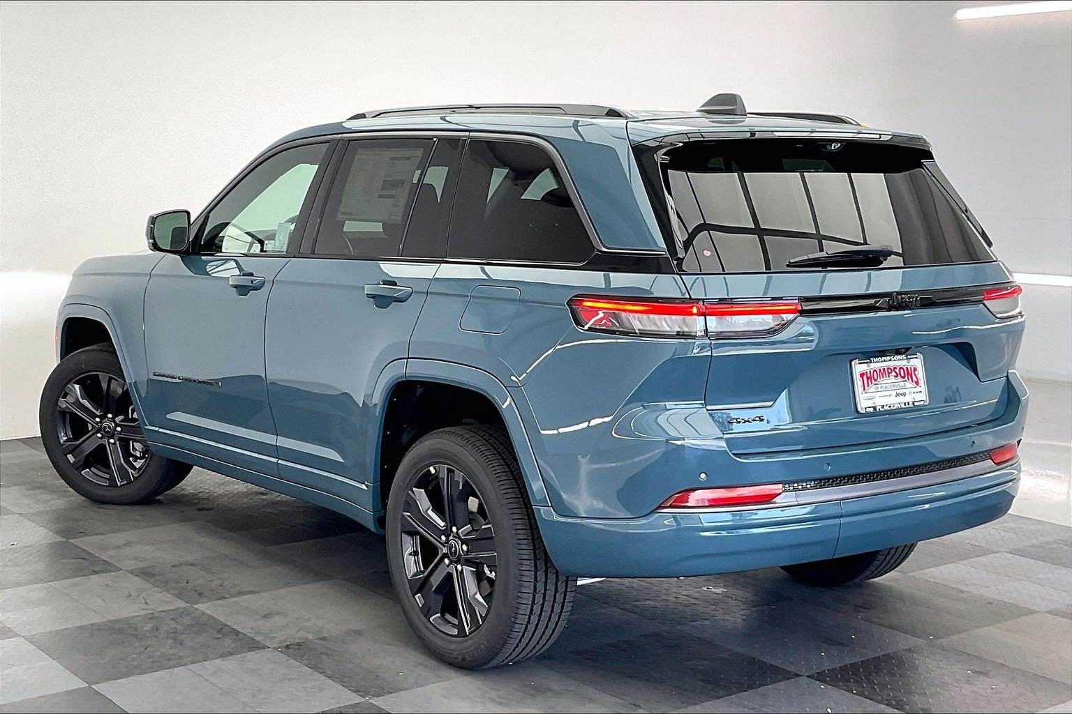 New 2027 Jeep Grand Cherokee Limited AWD/4WD image 2