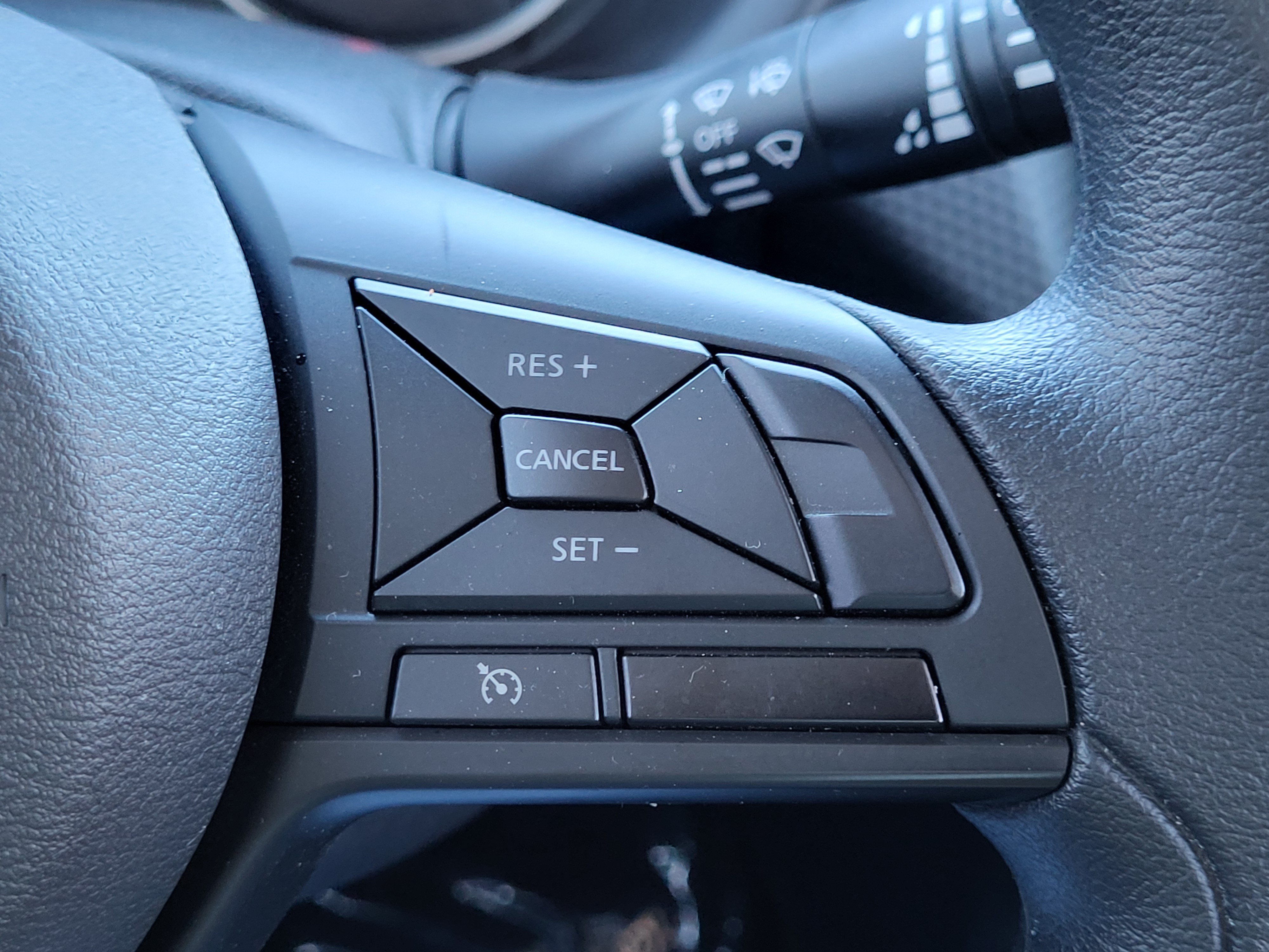 Certified 2025 Nissan Kicks Play S FWD image 31