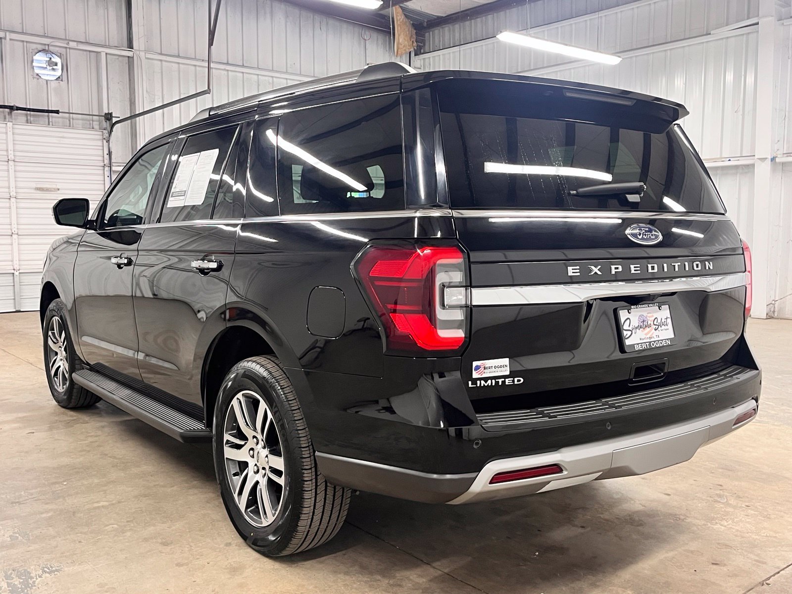 Used 2024 Ford Expedition Limited RWD image 5