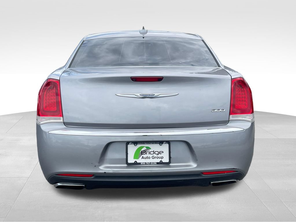 Used 2017 Chrysler 300 Limited RWD image 7