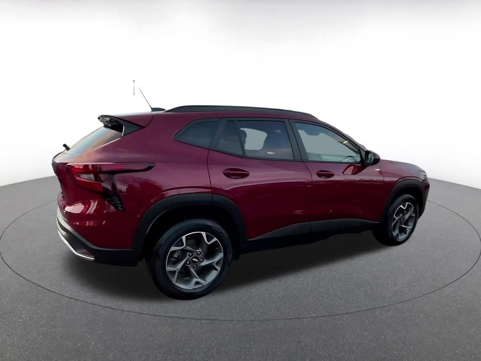 Used 2025 Chevrolet Trax LT FWD image 15