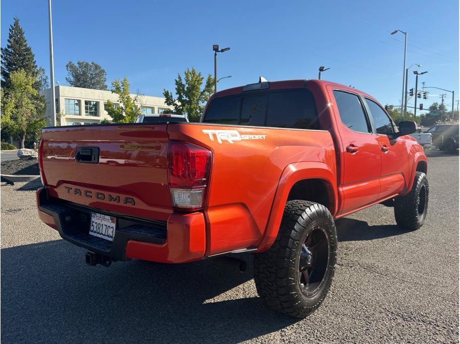 Used 2016 Toyota Tacoma TRD Sport w/ Towing Package RWD image 8