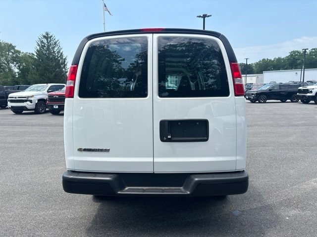 New 2026 Chevrolet Express 3500 Extended w/ Driver Convenience Package RWD image 5