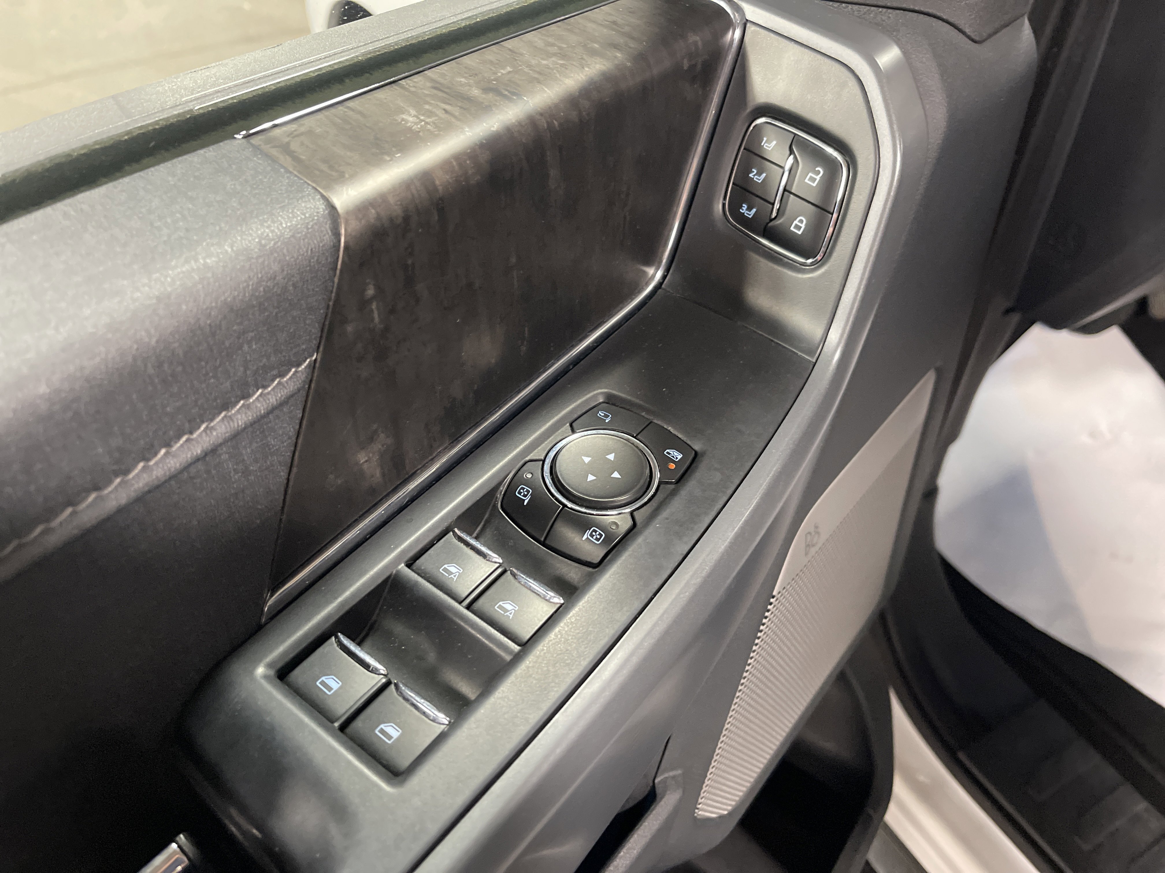 Used 2022 Ford F150 Lariat w/ Equipment Group 501A Mid image 11