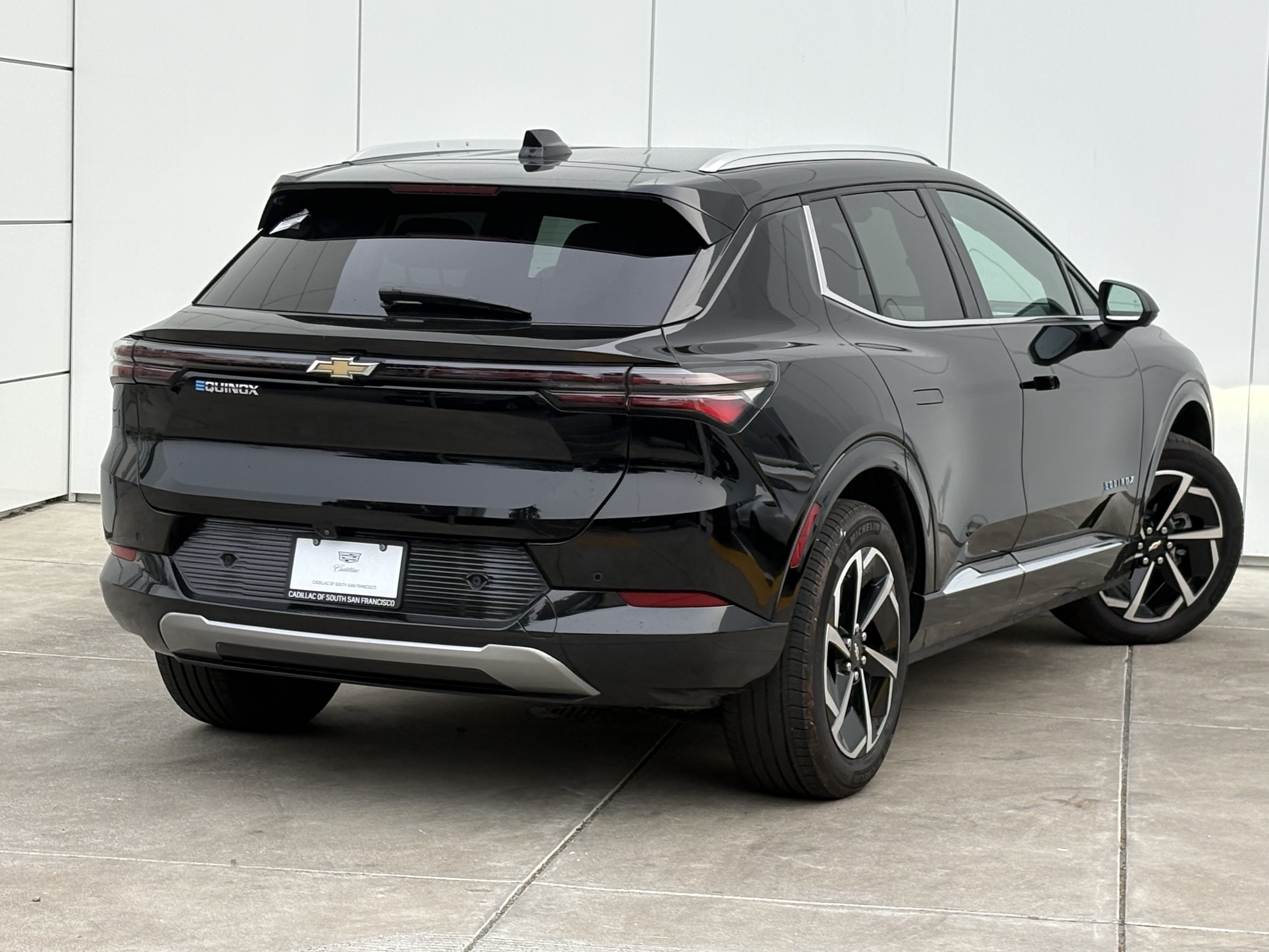 Used 2024 Chevrolet Equinox EV LT FWD image 8