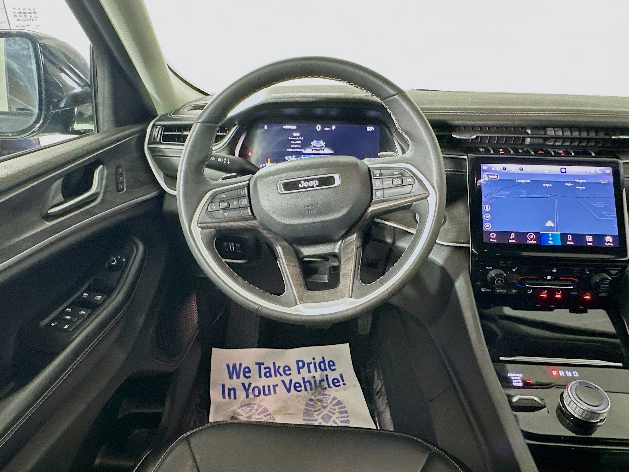 Used 2023 Jeep Grand Cherokee Limited w/ Black Appearance Package AWD/4WD image 21