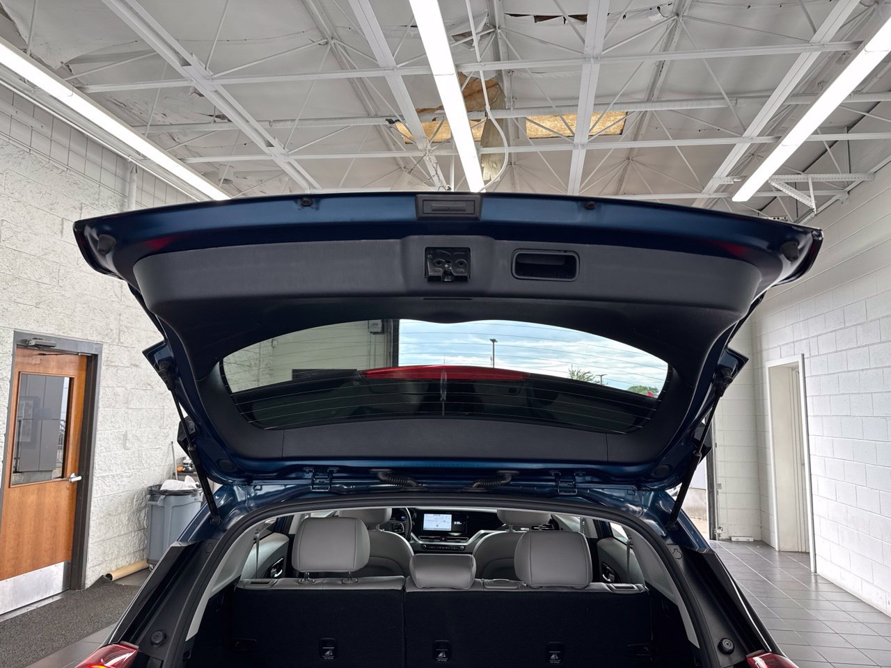 Used 2022 Kia Niro EX Premium FWD image 10