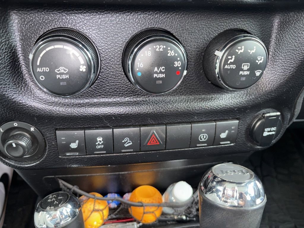 Used 2014 Jeep Wrangler Unlimited Sahara w/ Dual Top Group AWD/4WD image 14