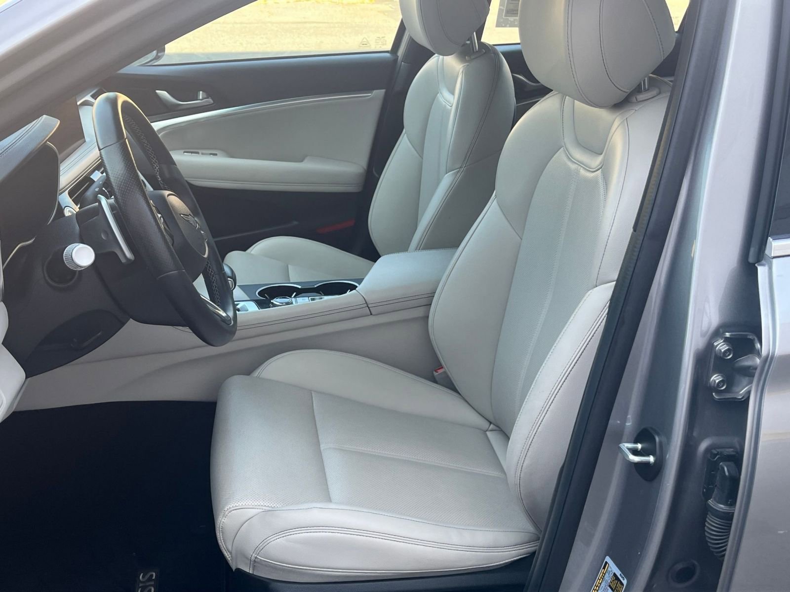 Used 2024 Genesis G70 2.5T image 23