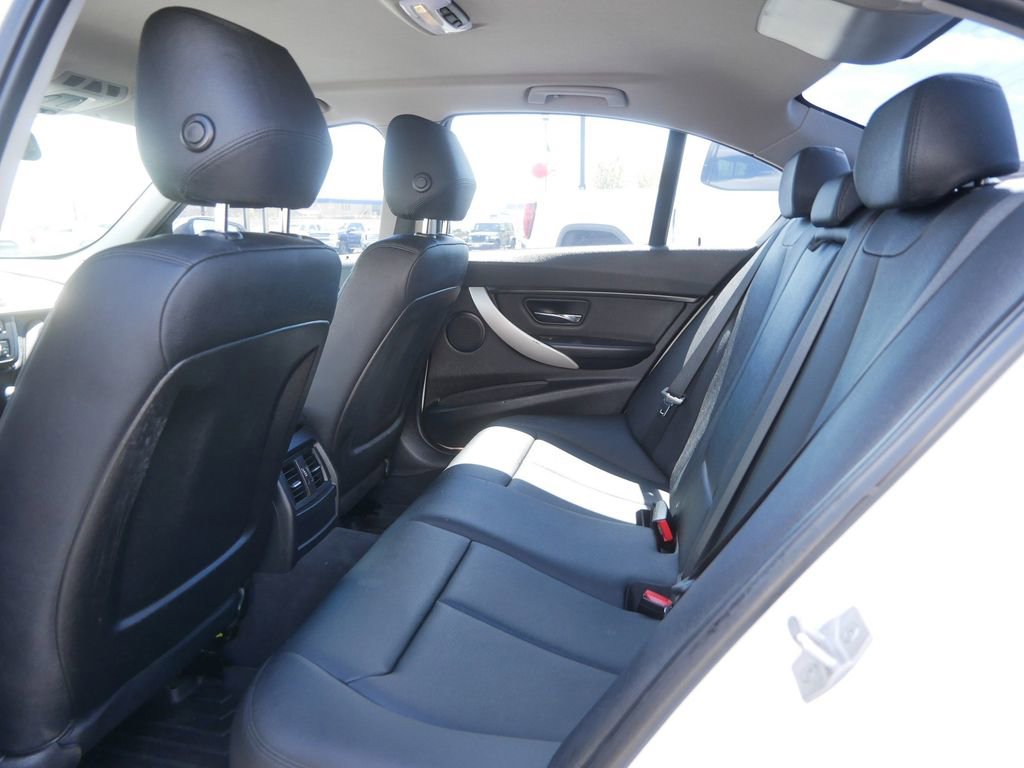 Used 2015 BMW 320i xDrive Sedan AWD/4WD image 16