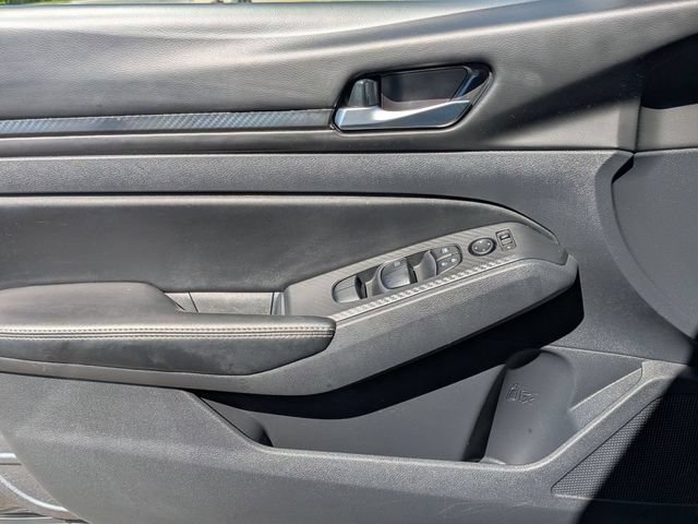 Used 2025 Nissan Altima 2.5 SV FWD image 14