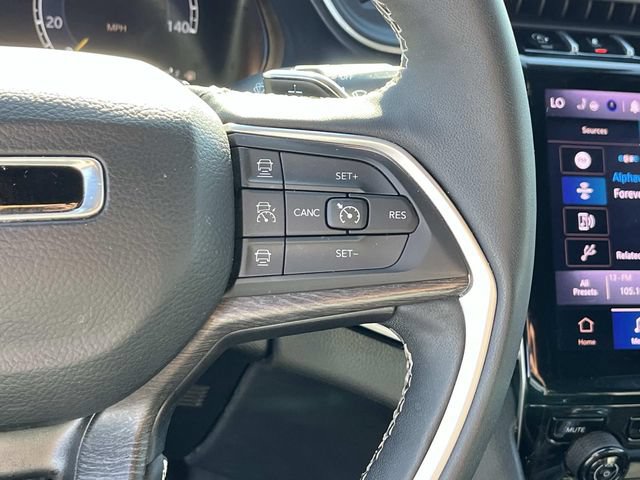 Used 2025 Jeep Grand Cherokee Limited AWD/4WD image 30