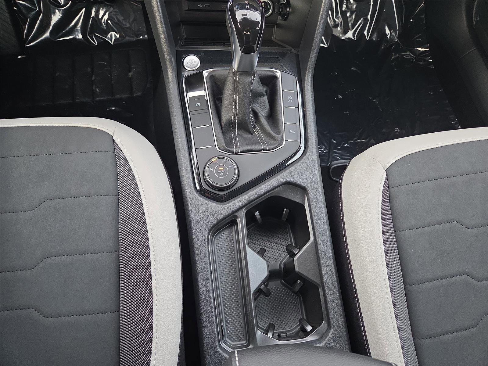 New 2026 Volkswagen Taos SE image 18