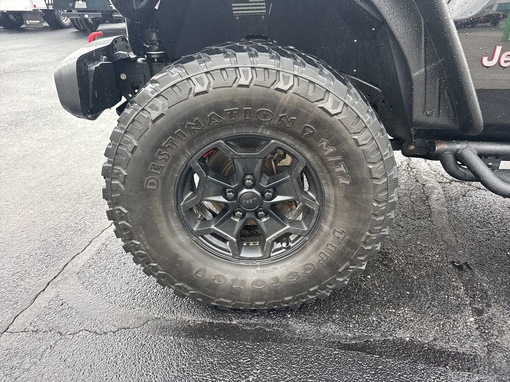 Used 2021 Jeep Gladiator Rubicon w/ Dual Top Group AWD/4WD image 17