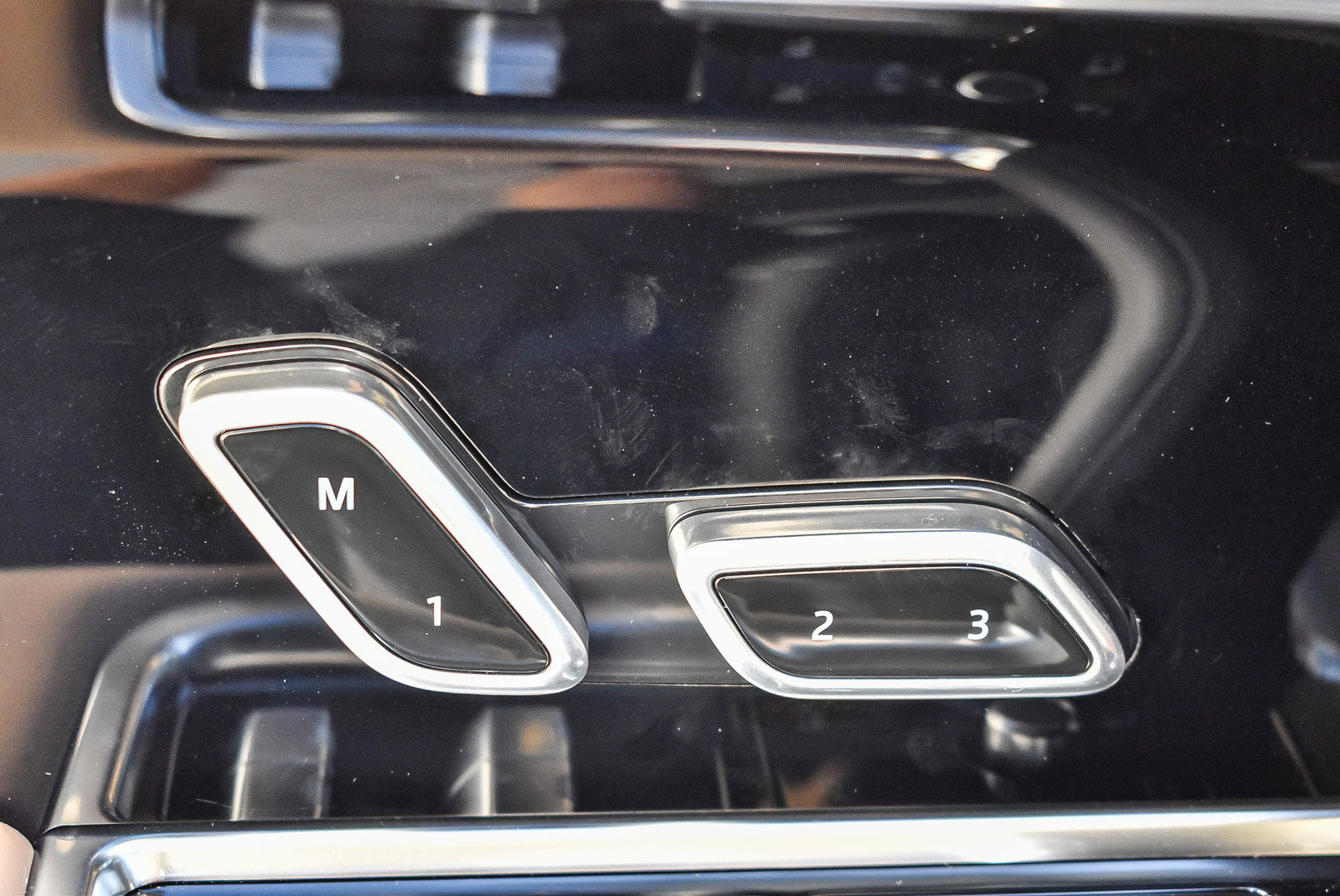 Used 2025 Land Rover Range Rover SE image 22