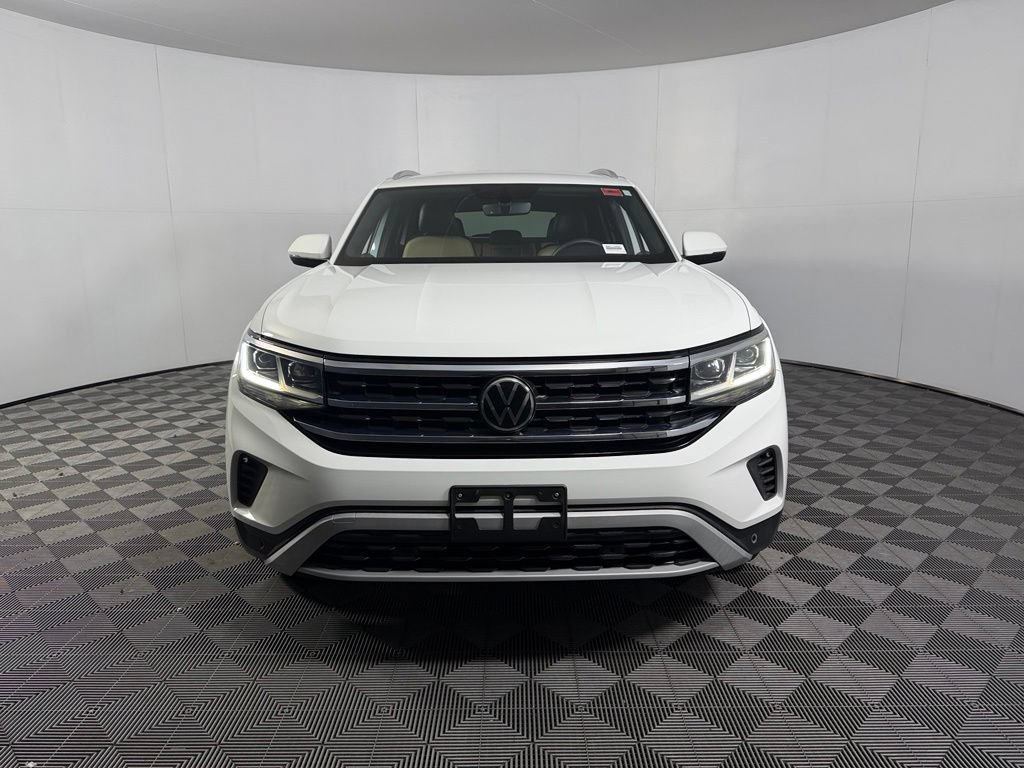 Used 2022 Volkswagen Atlas Cross Sport SE w/ Black Wheel Package FWD image 3