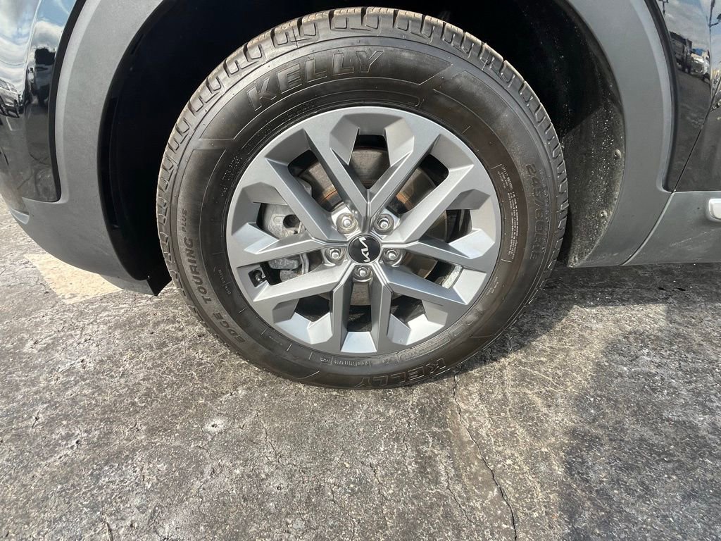 Used 2024 Kia Telluride LX image 11