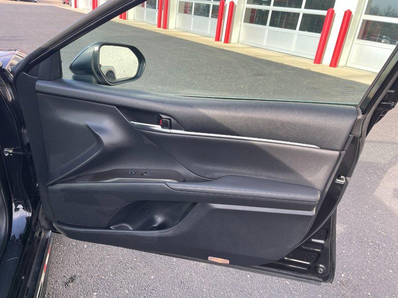 Used 2022 Toyota Camry XSE FWD image 8