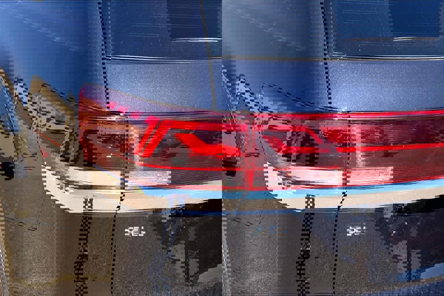 Used 2025 Volkswagen Atlas SEL Premium R-Line AWD/4WD image 28