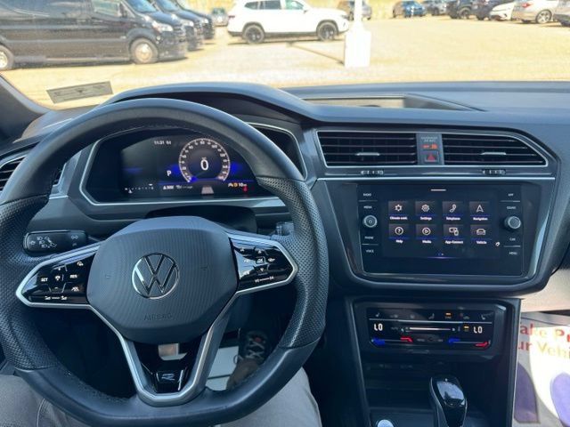 Certified 2024 Volkswagen Tiguan SE R-Line AWD/4WD image 15