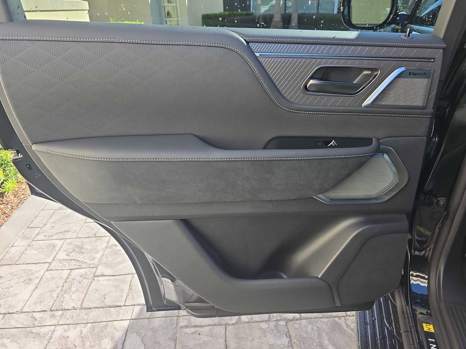 New 2026 INFINITI QX80 Autograph w/ Premium Cargo Package image 11