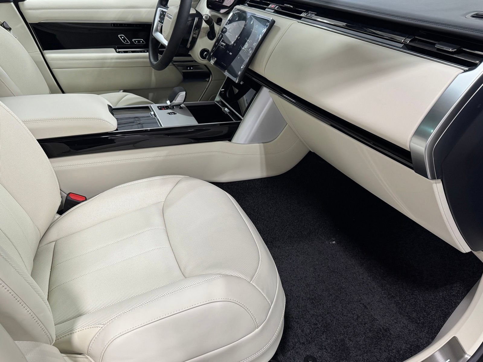 New 2026 Land Rover Range Rover SE AWD/4WD image 48
