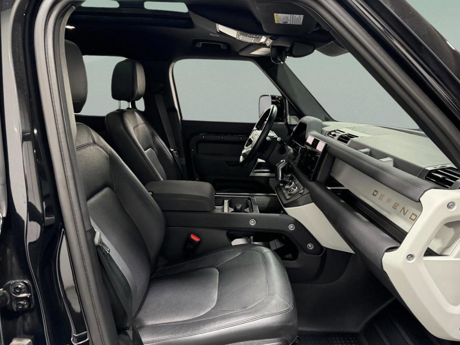 Used 2023 Land Rover Defender 130 SE image 16