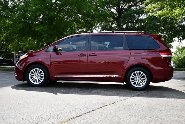 Used 2013 Toyota Sienna XLE FWD image 4