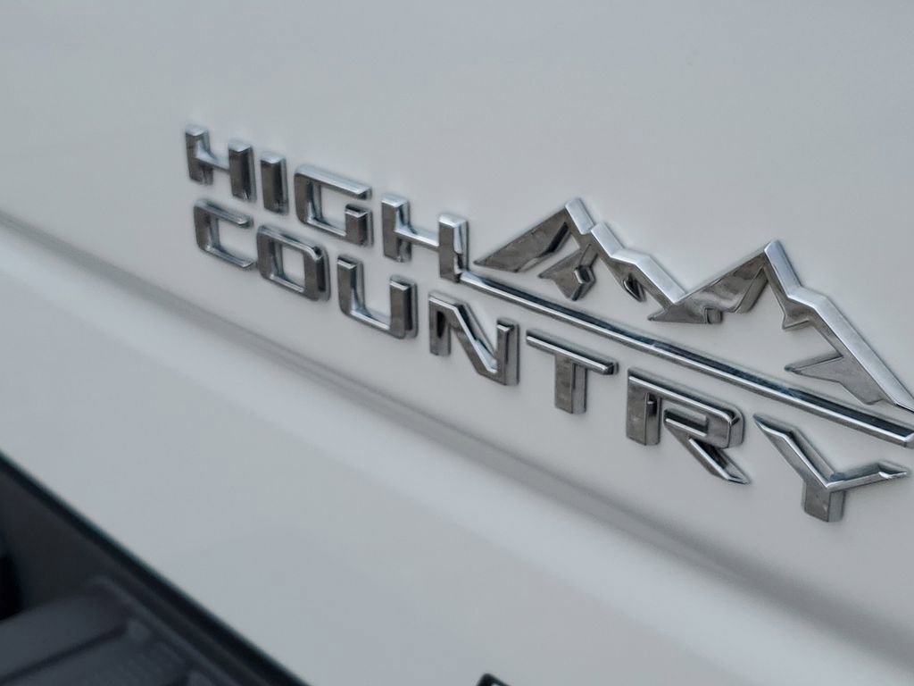 Used 2022 Chevrolet Silverado 1500 High Country w/ Technology Package image 39