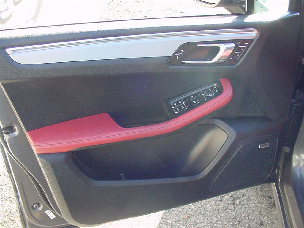 Used 2016 Porsche Macan Turbo image 13